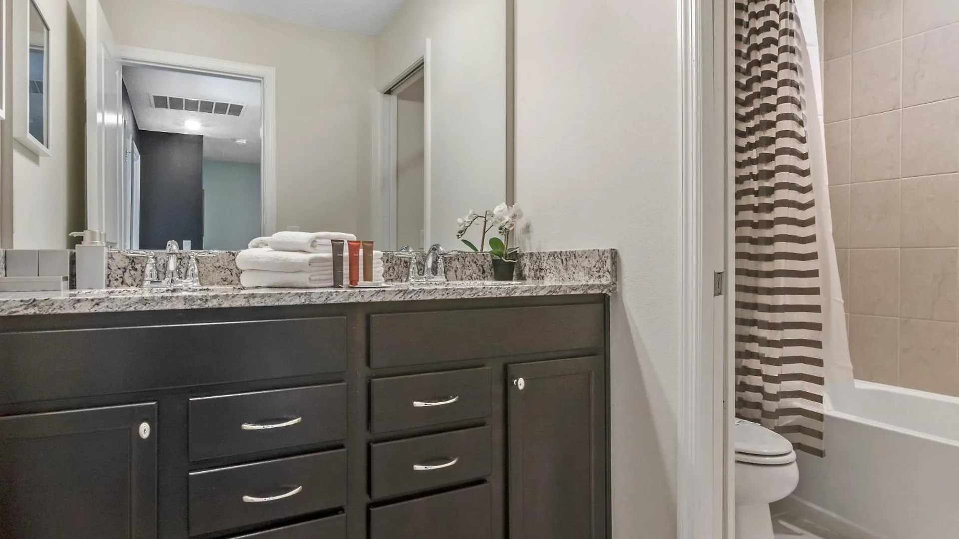 Holiday home 5 Bedroom-4 Bathroom Windsor Island 112 Jw Davenport