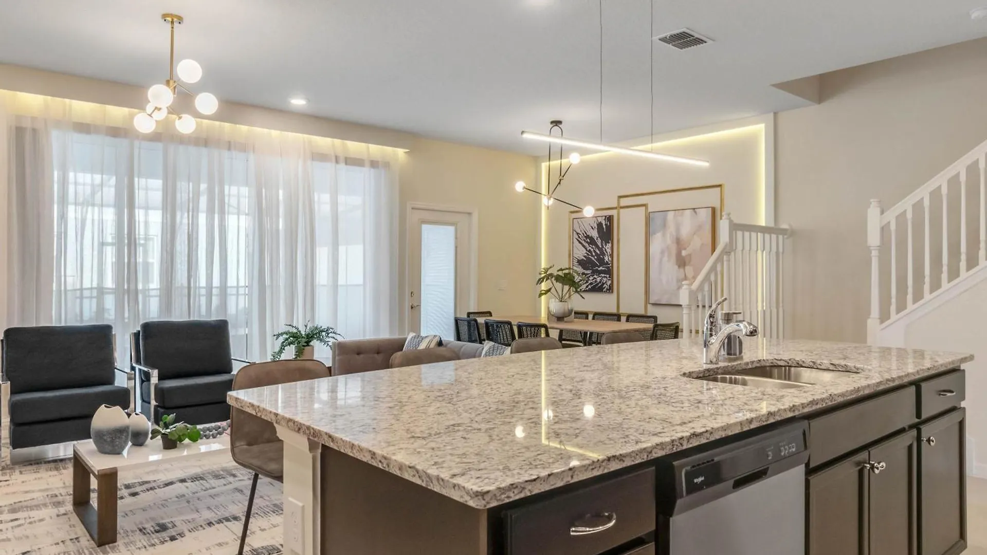 5 Bedroom-4 Bathroom Windsor Island 112 Jw Davenport United States