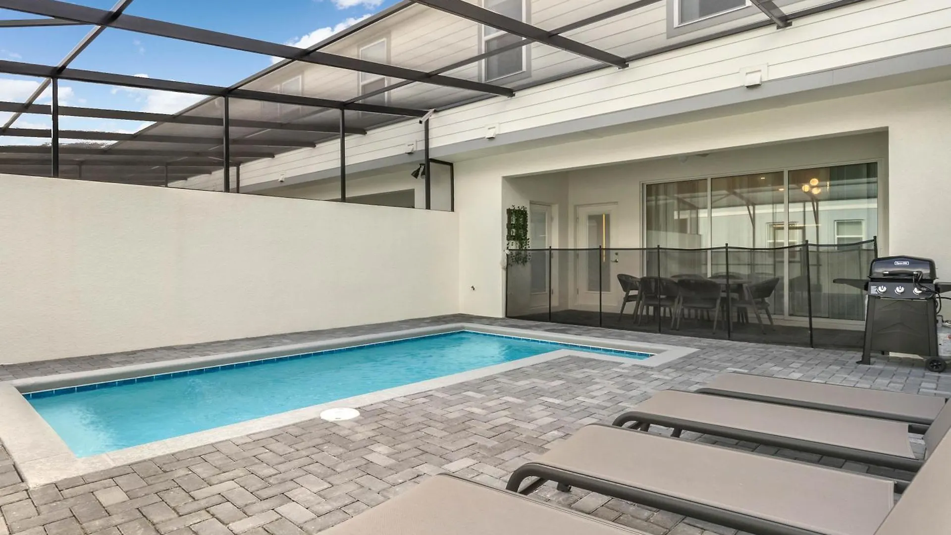 5 Bedroom-4 Bathroom Windsor Island 112 Jw Davenport Holiday home