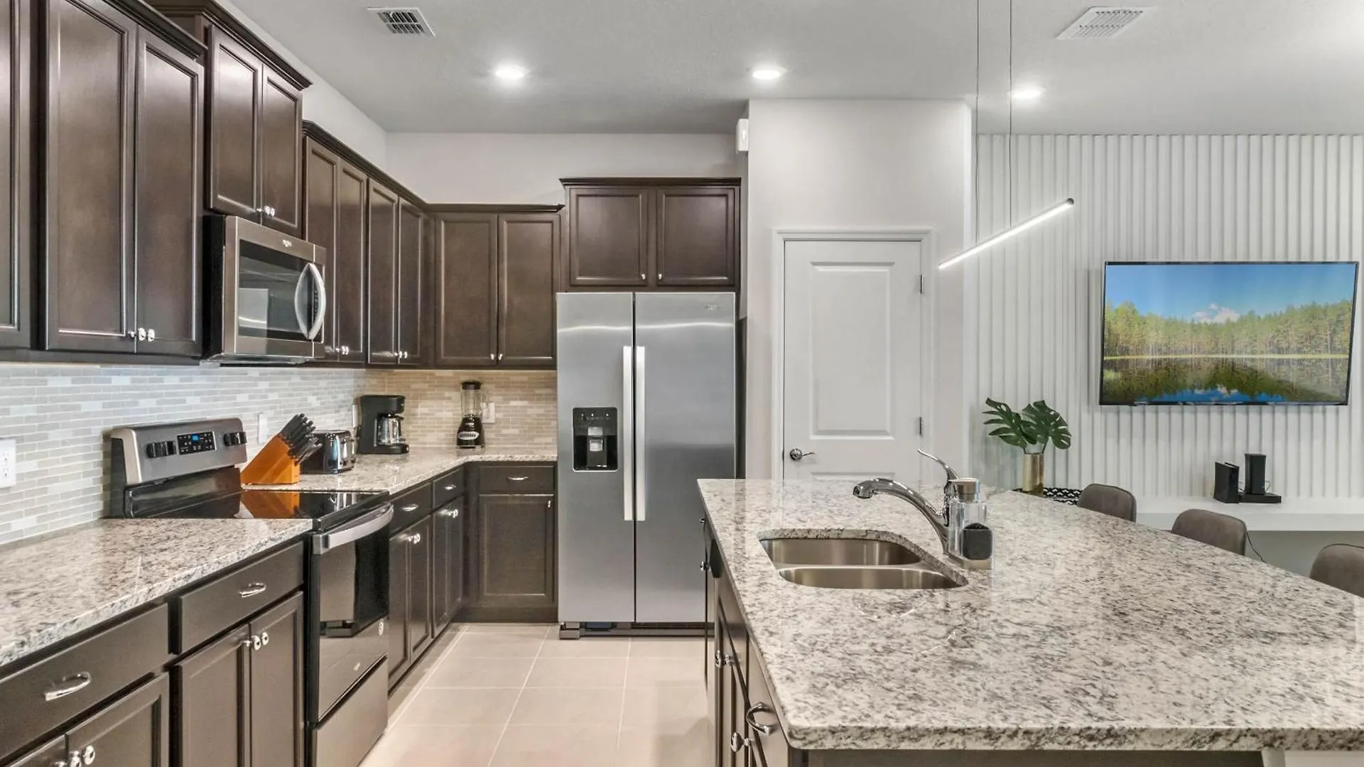 5 Bedroom-4 Bathroom Windsor Island 112 Jw Davenport